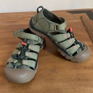KEEN Water Sandals Size 3
